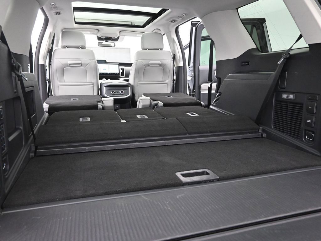 Certified 2025 Ford Expedition Active image 25