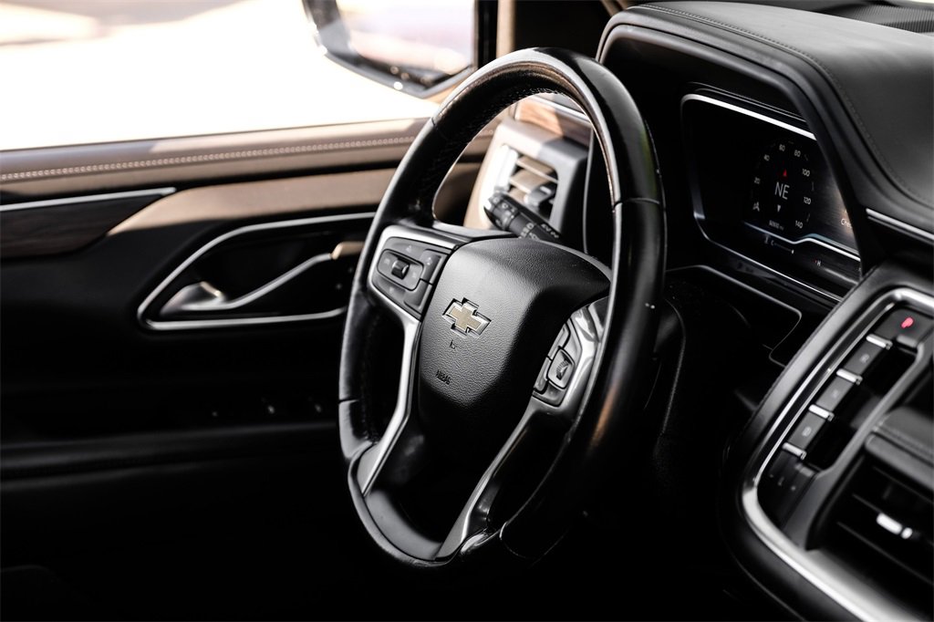 Used 2022 Chevrolet Suburban LT image 11