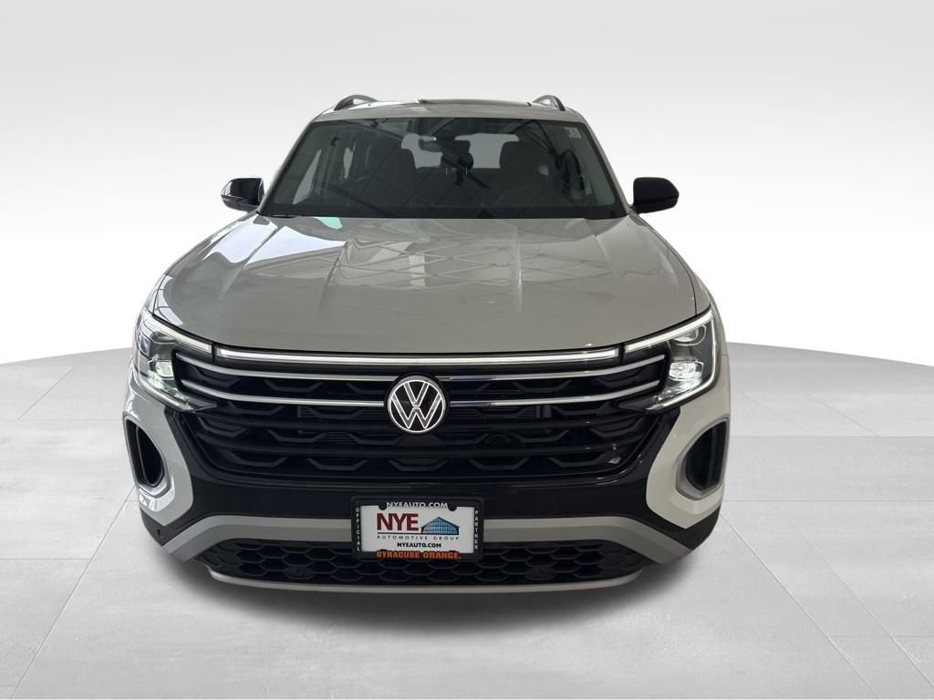 New 2025 Volkswagen Atlas Peak Edition SE image 8