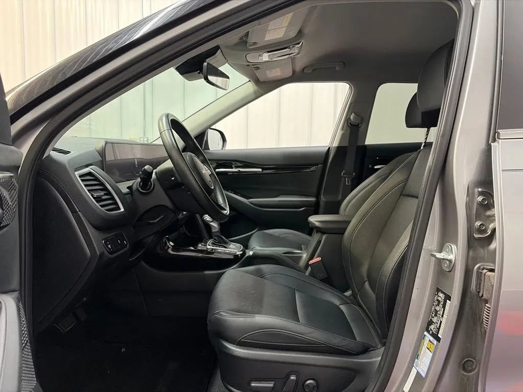 Used 2024 Kia Seltos EX FWD image 11