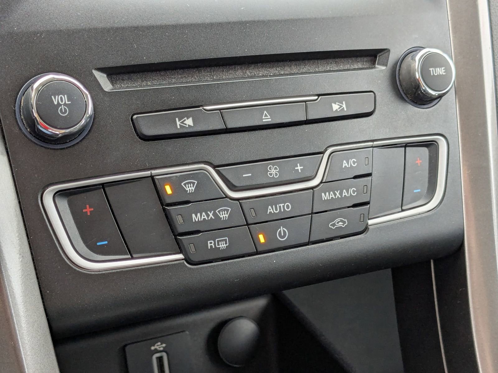 Used 2018 Ford Fusion SE w/ Fusion SE Technology Package image 20