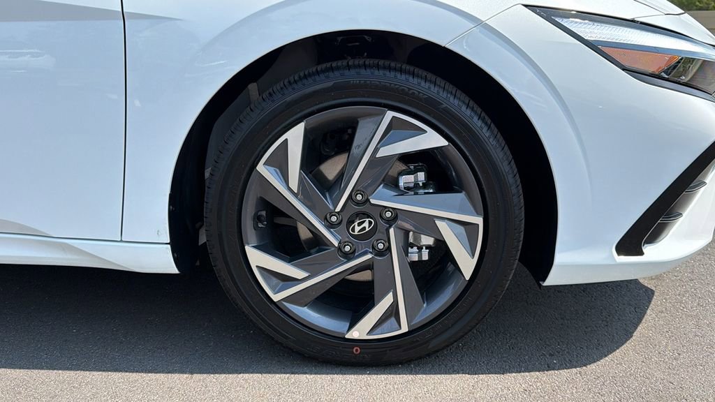 New 2026 Hyundai Elantra Limited FWD image 14