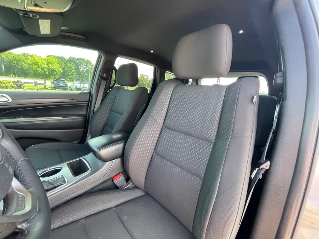 Used 2021 Jeep Grand Cherokee Laredo AWD/4WD image 22