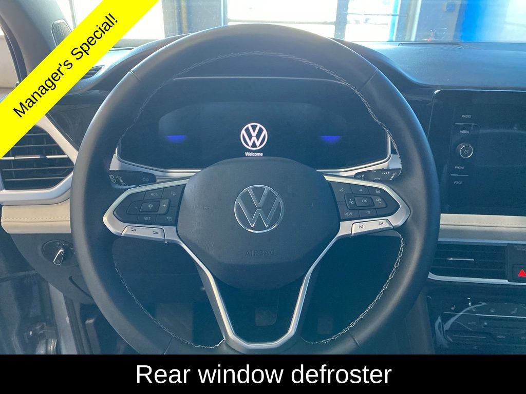 Used 2025 Volkswagen Taos SE AWD/4WD image 6