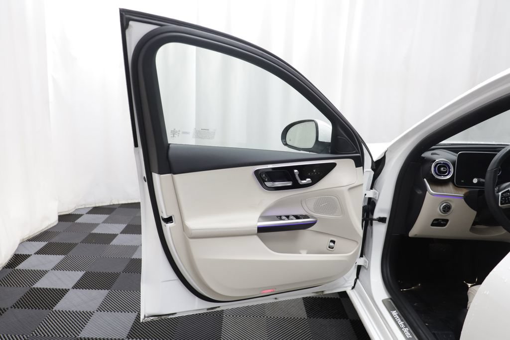 Used 2023 Mercedes-Benz C 300 4MATIC Sedan image 4