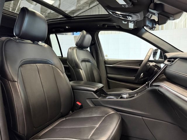 Used 2024 Jeep Grand Cherokee Limited w/ Luxury Tech Group II AWD/4WD image 19
