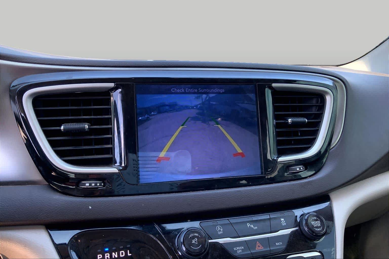 Used 2017 Chrysler Pacifica Touring-L FWD image 23