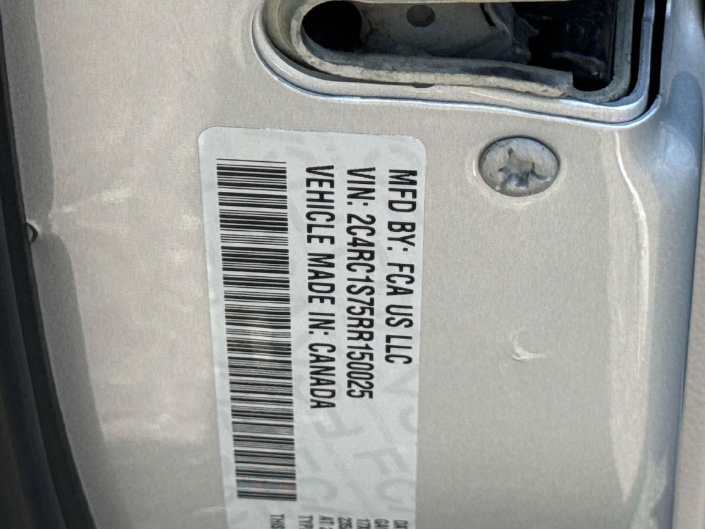 Used 2024 Chrysler Pacifica Limited FWD image 30