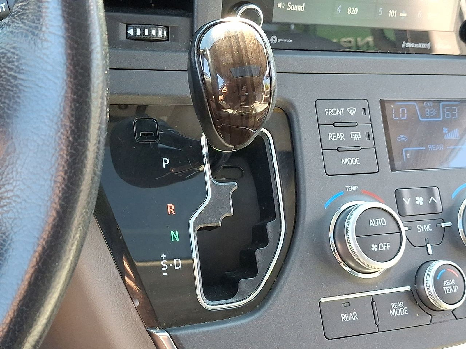 Used 2019 Toyota Sienna XLE w/ XLE Navigation Package FWD image 25