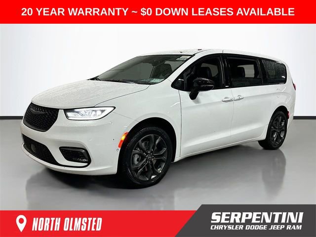 New 2026 Chrysler Pacifica Select image 1