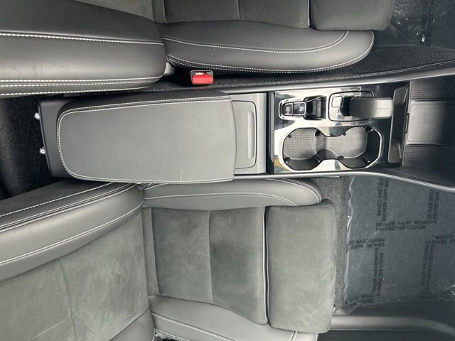 Certified 2025 Volvo XC40 B5 Plus image 26