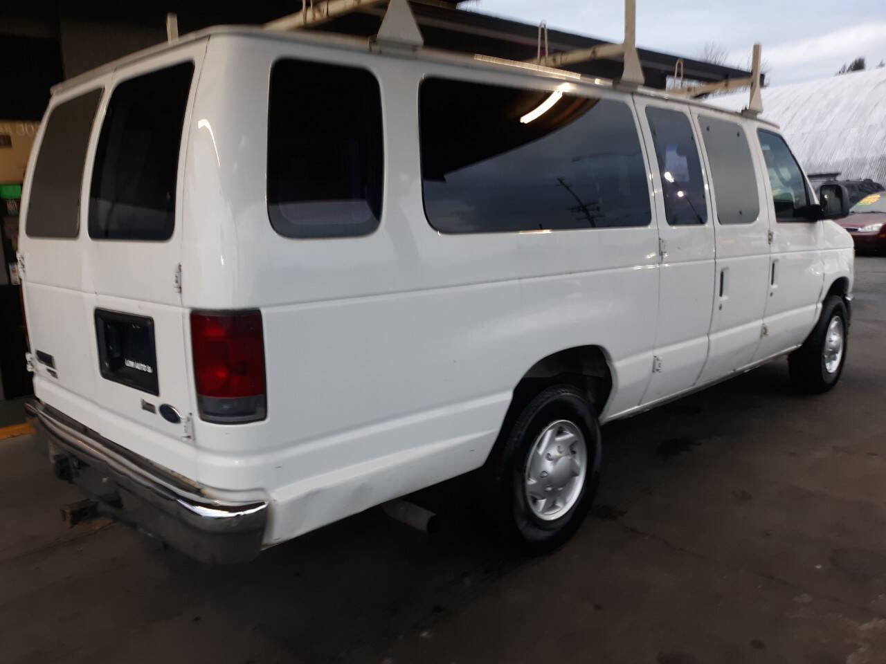Used 2009 Ford E-350 and Econoline 350 XLT image 5