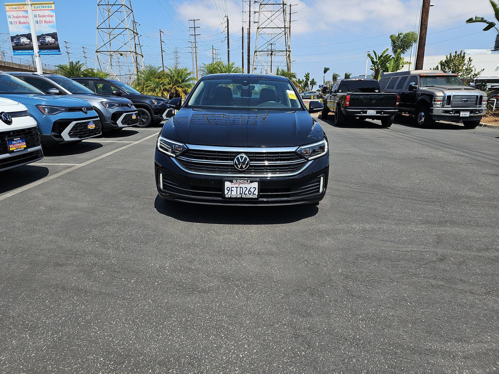 Certified 2023 Volkswagen Jetta SEL FWD image 2
