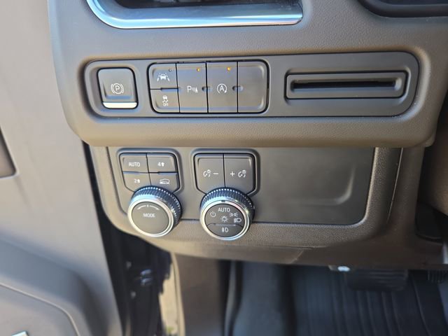 Used 2023 GMC Yukon XL SLT image 24