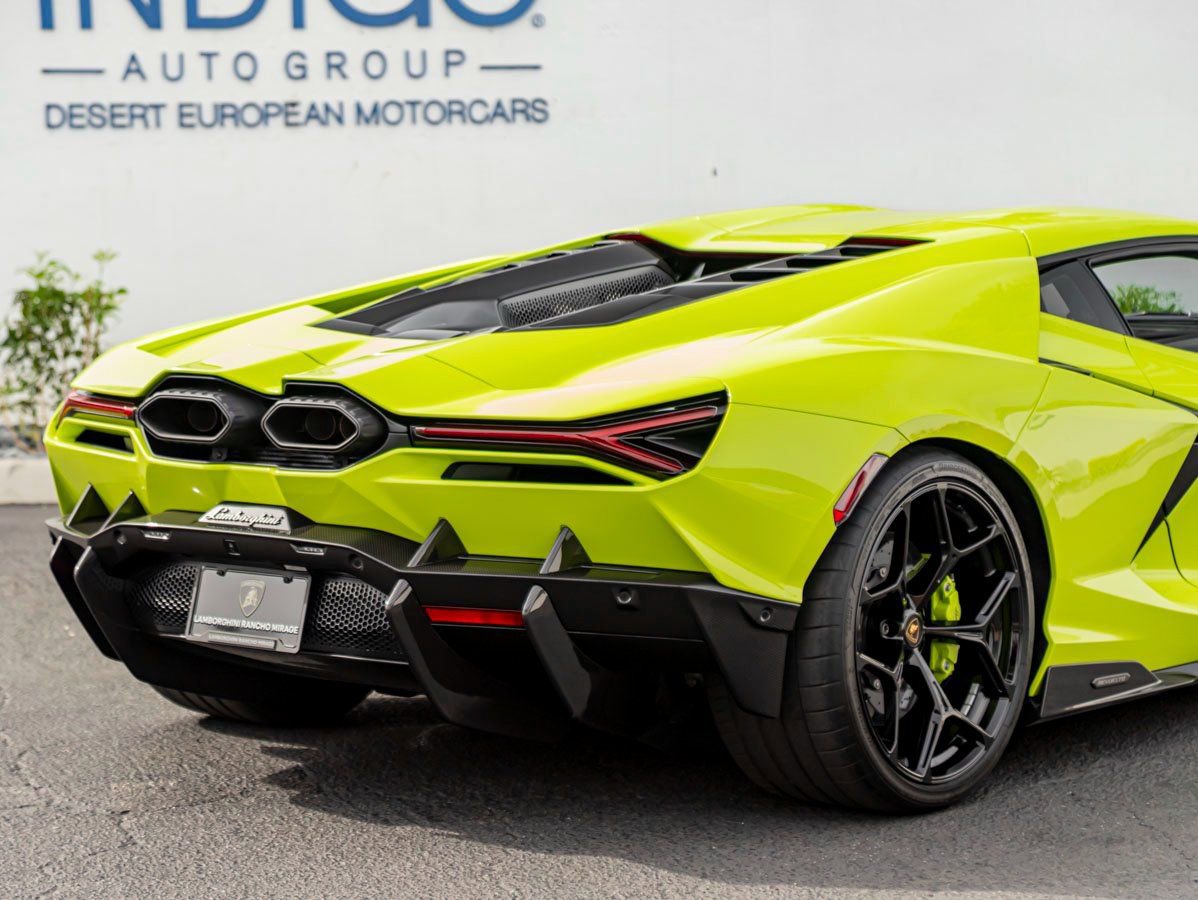 Used 2025 Lamborghini Revuelto image 7