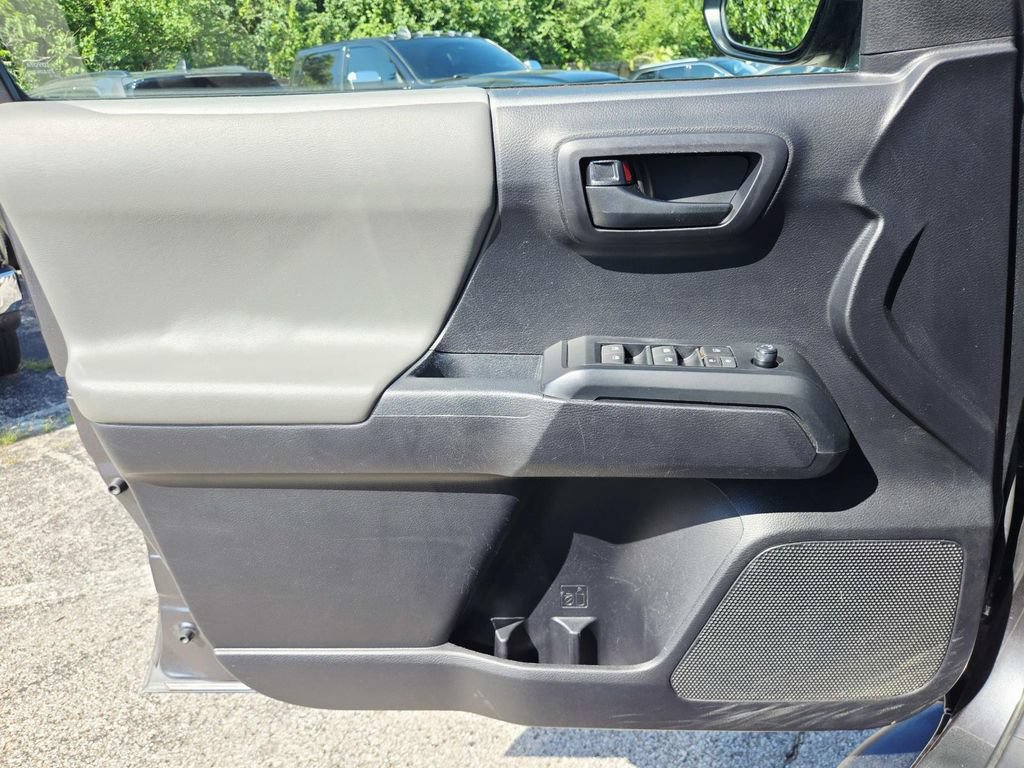 Used 2021 Toyota Tacoma SR AWD/4WD image 34
