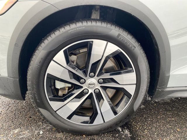 Used 2025 Volvo V60 B5 Cross Country Plus image 22