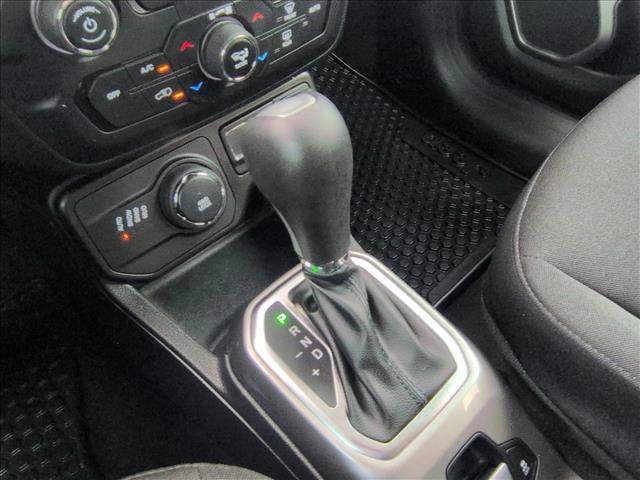 Certified 2022 Jeep Renegade Latitude AWD/4WD image 11