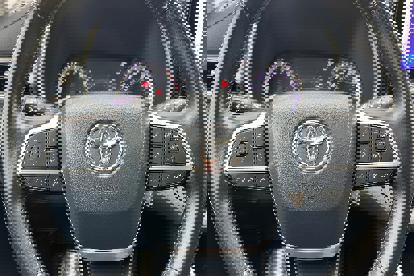 Used 2023 Toyota Highlander XLE image 26