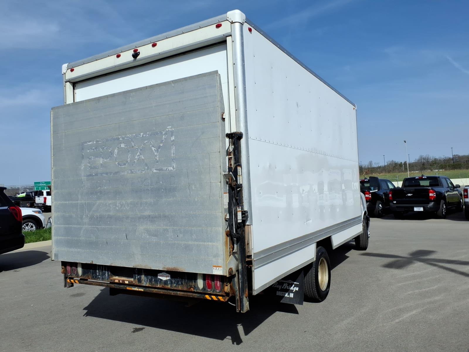 Used 2022 Chevrolet Express 3500 w/ Power Convenience Package RWD image 3