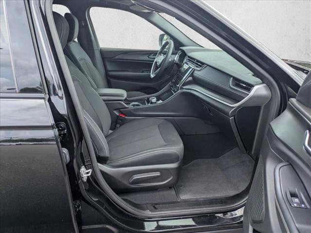 Used 2025 Jeep Grand Cherokee L Laredo RWD image 18
