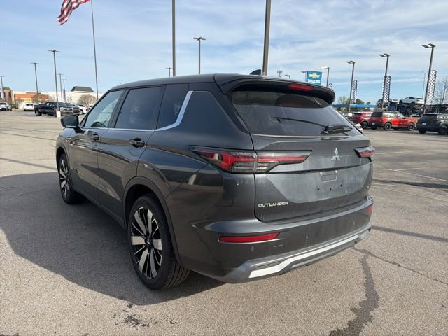 Used 2025 Mitsubishi Outlander SE image 5