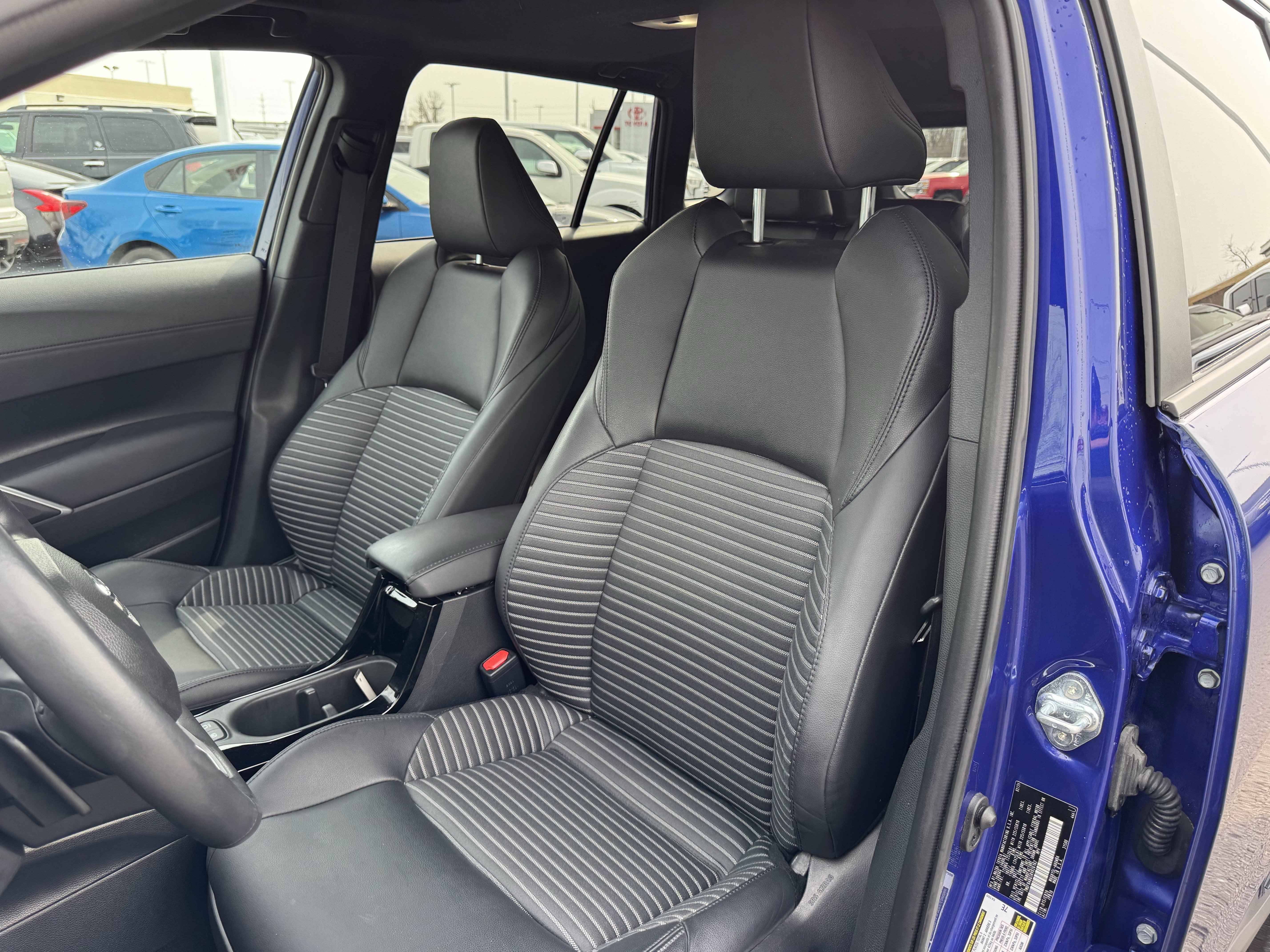 Used 2024 Toyota Corolla Cross XSE w/ Convenience Package image 25