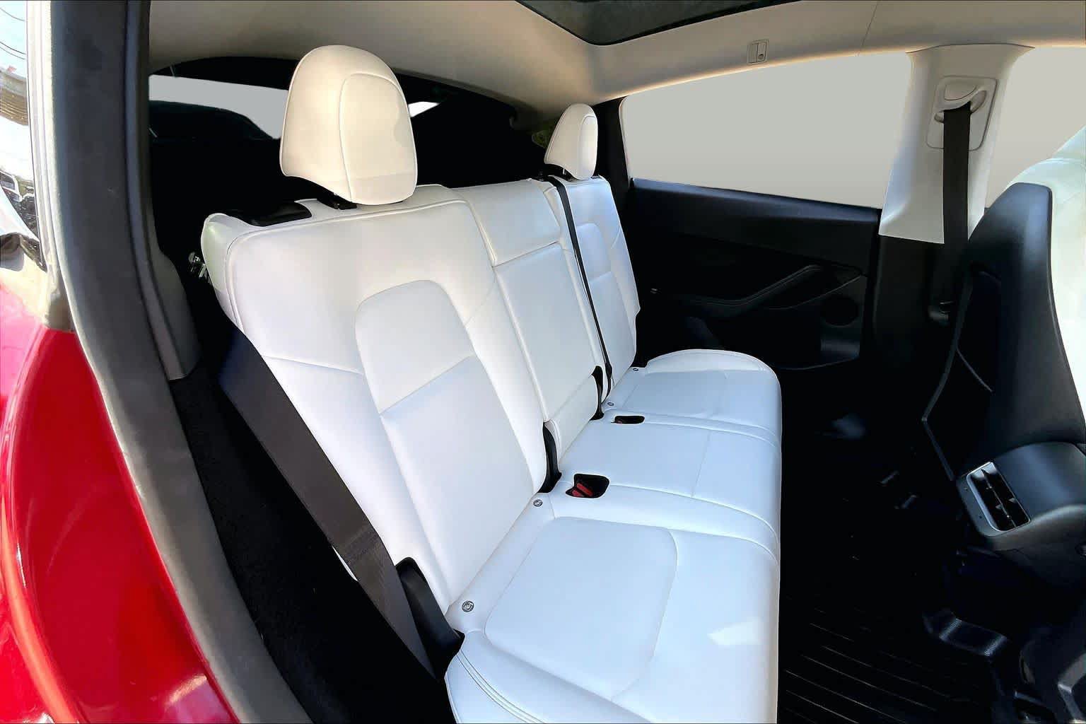 Used 2024 Tesla Model Y 2WD image 18
