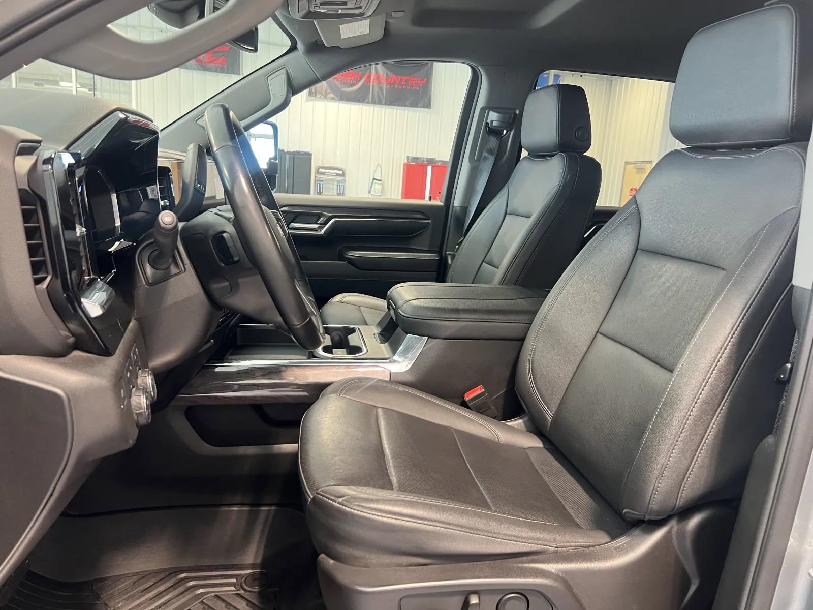 Used 2024 Chevrolet Silverado 2500 LTZ AWD/4WD image 12