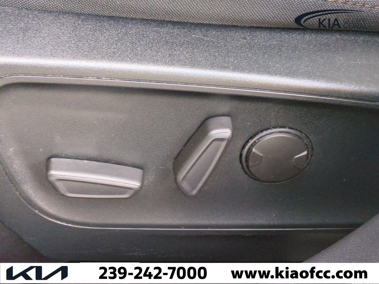 Used 2020 Ford Escape SE image 19