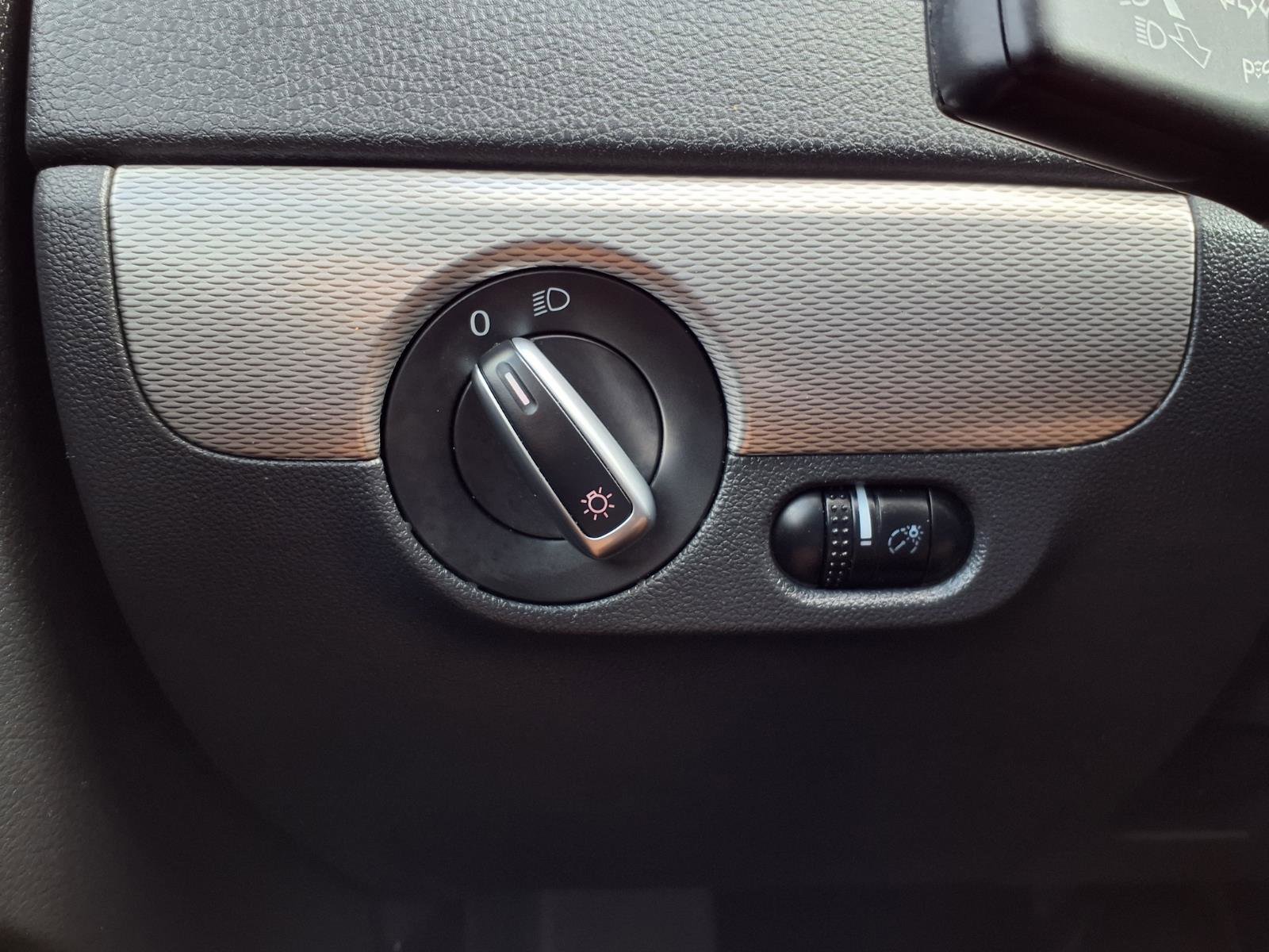 Used 2016 Volkswagen Jetta SE image 9