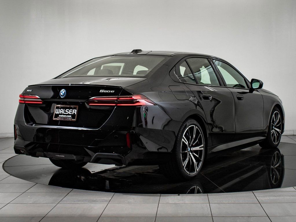 New 2026 BMW 550e xDrive image 10