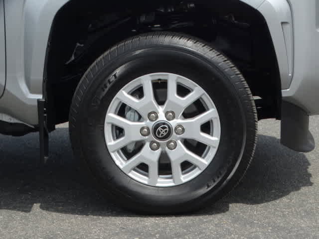 Certified 2024 Toyota Tacoma SR5 AWD/4WD image 8