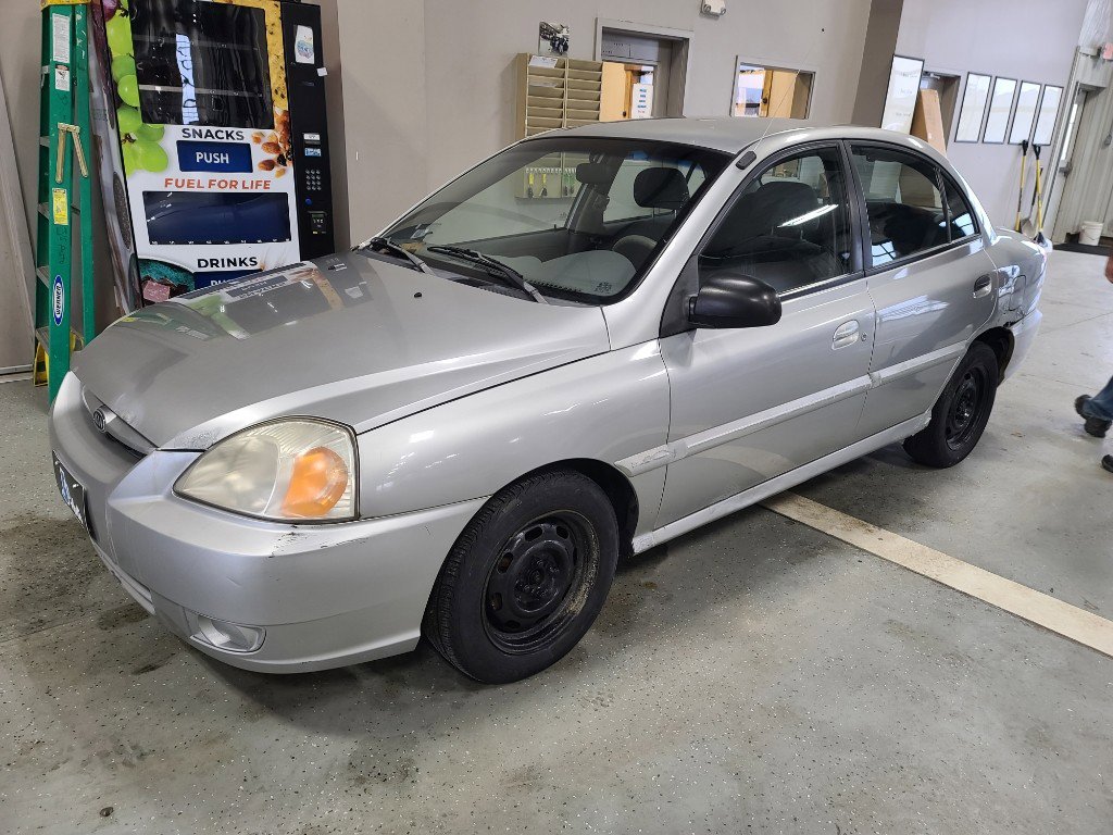 Used 2004 Kia Rio Sedan image 2