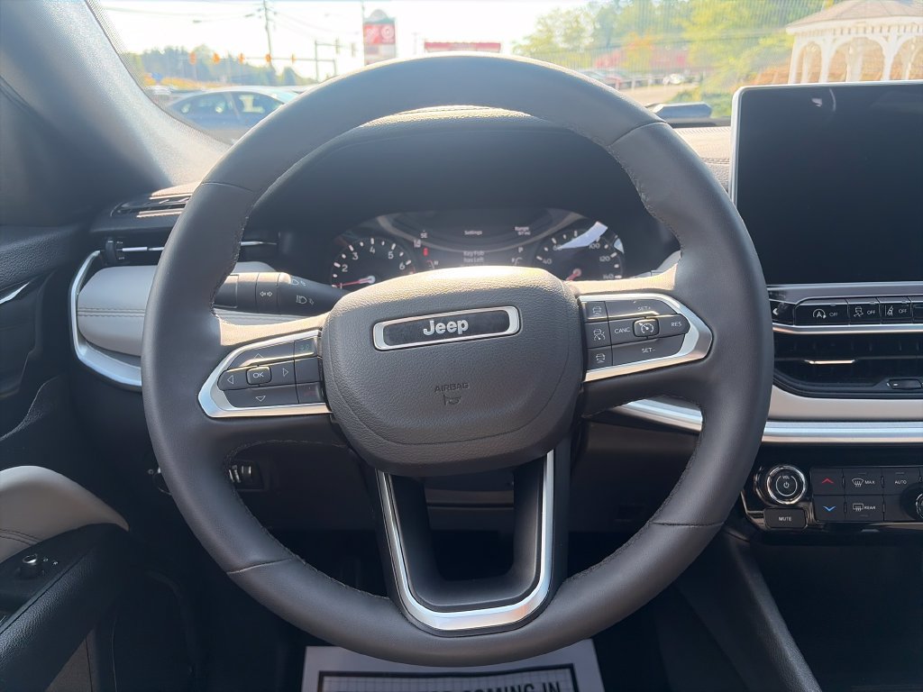 Used 2025 Jeep Compass Limited AWD/4WD image 15