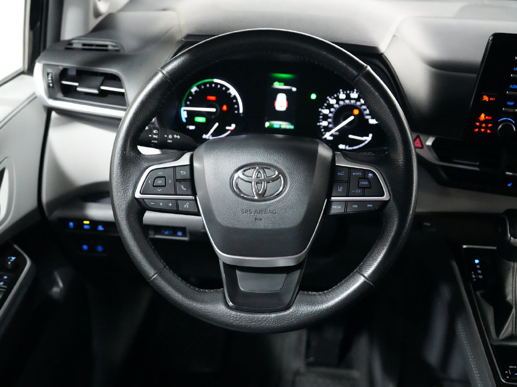 Used 2024 Toyota Sienna XLE w/ XLE Plus Package FWD image 24
