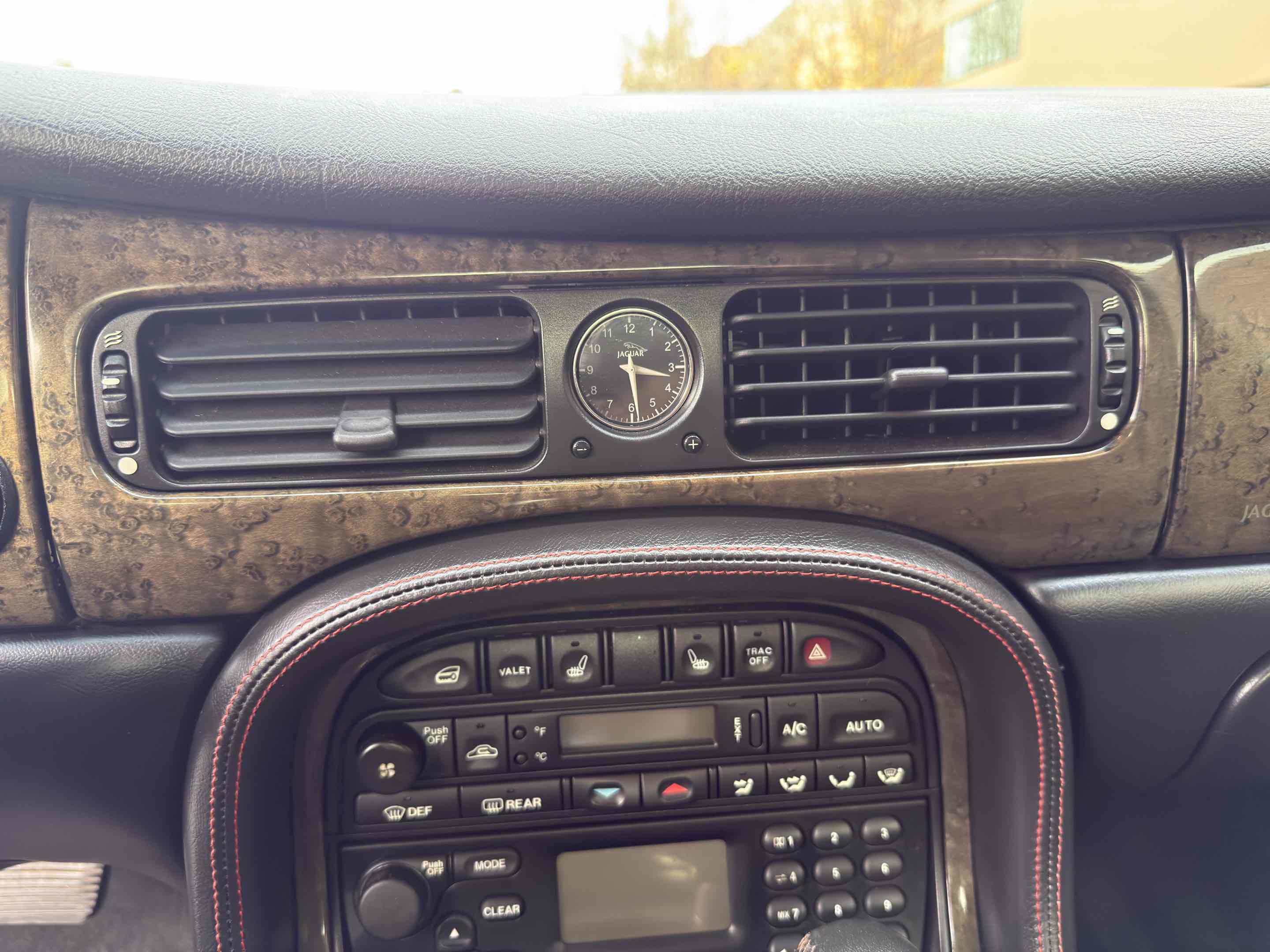 Used 2002 Jaguar XJ8 image 84