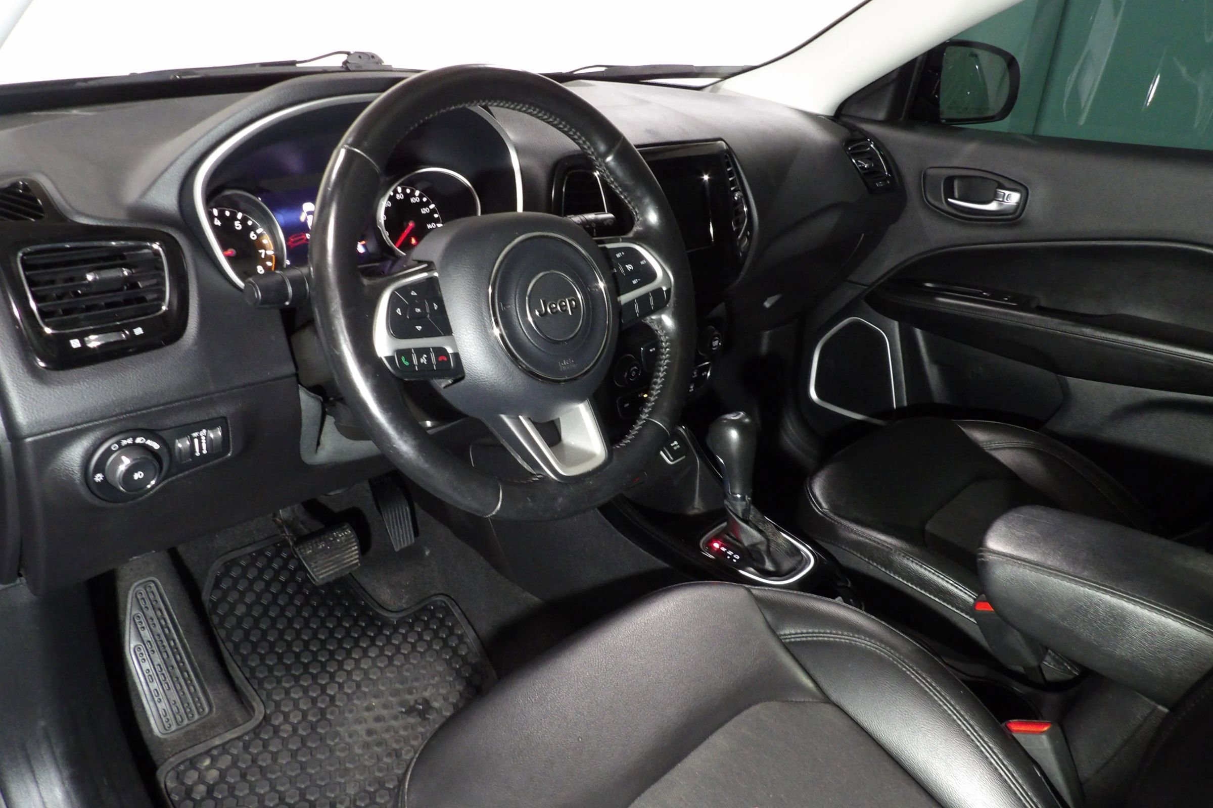 Used 2020 Jeep Compass Latitude FWD image 9