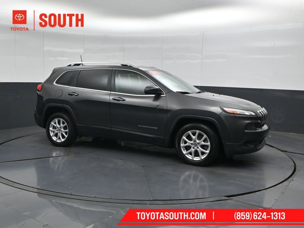 Used 2017 Jeep Cherokee Latitude w/ Comfort & Sound Group FWD video 1