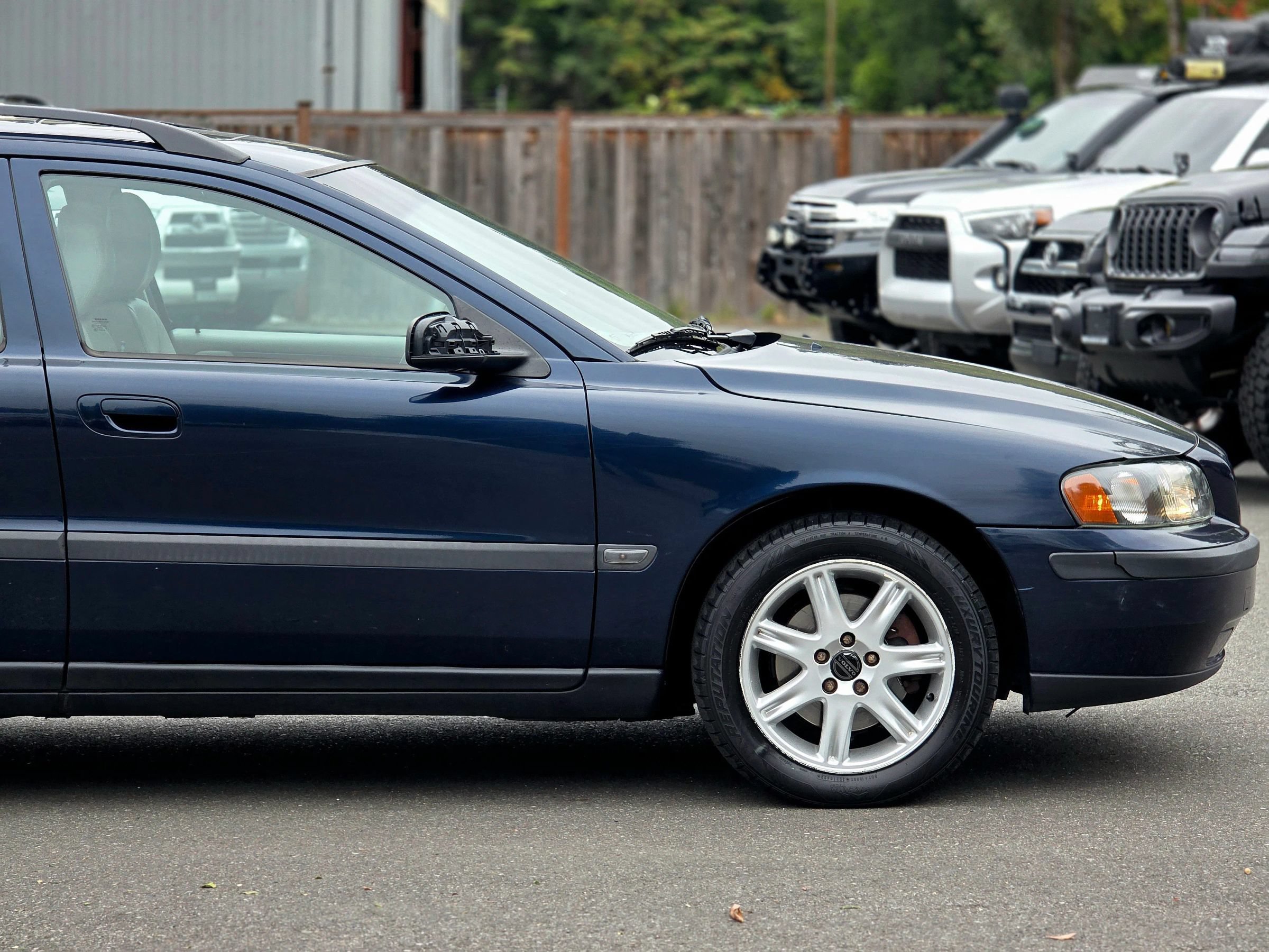 Used 2004 Volvo V70 2.5T FWD image 12