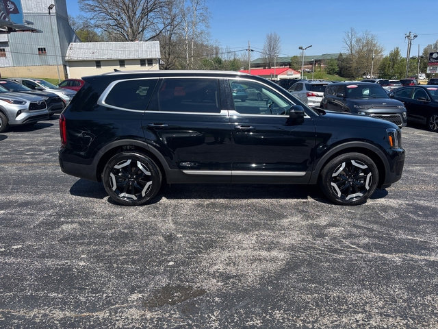 Used 2025 Kia Telluride S FWD image 5