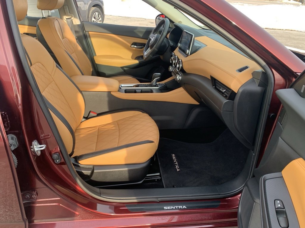 Used 2022 Nissan Sentra SV w/ SV Premium Package image 30