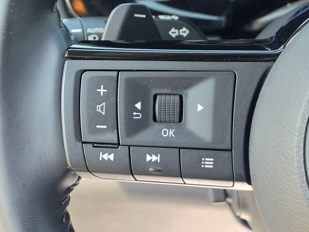 Used 2024 Nissan Pathfinder Platinum w/ Cargo Package AWD/4WD image 17