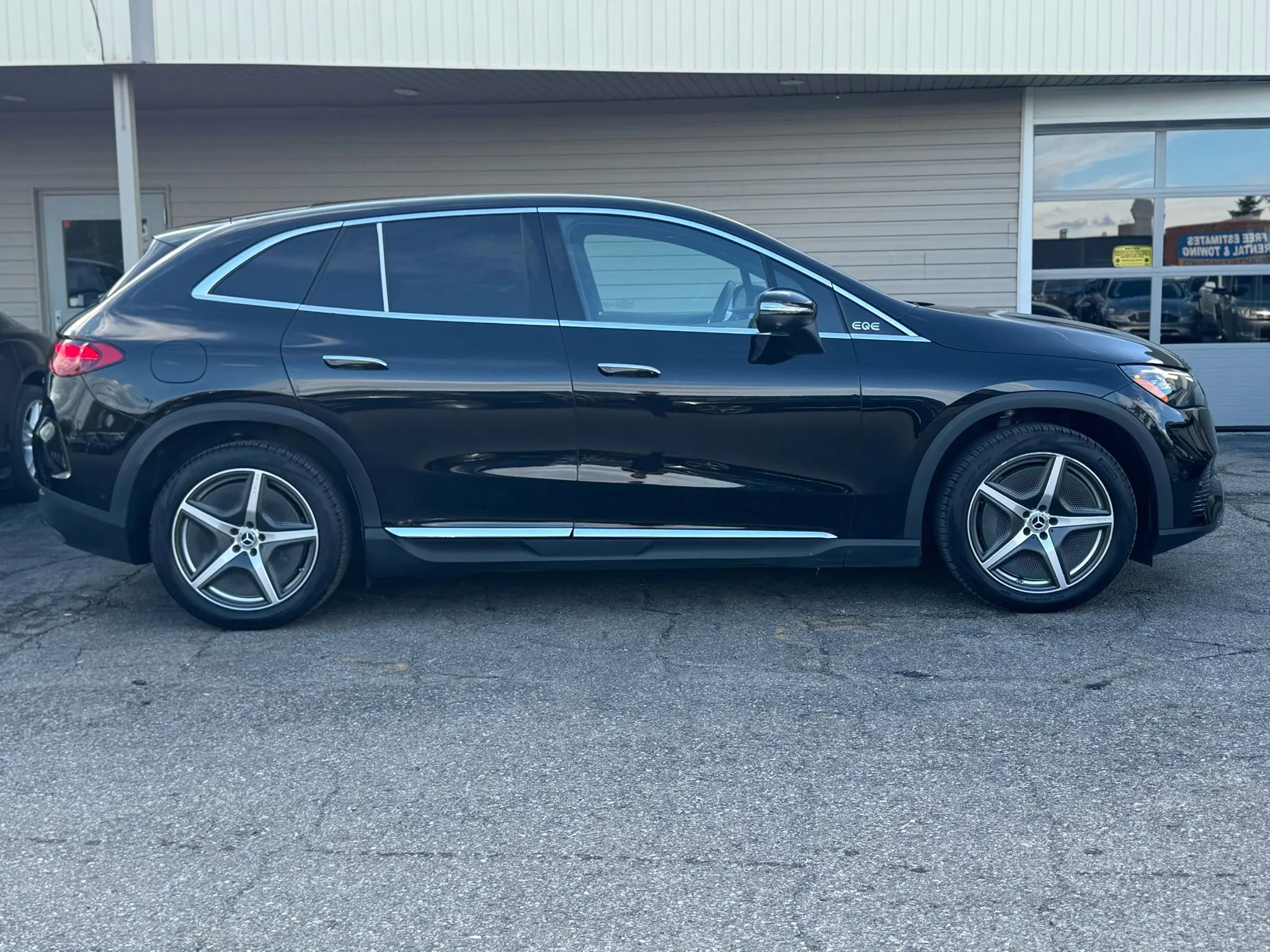 Used 2024 Mercedes-Benz EQE 350+ 4MATIC SUV image 7