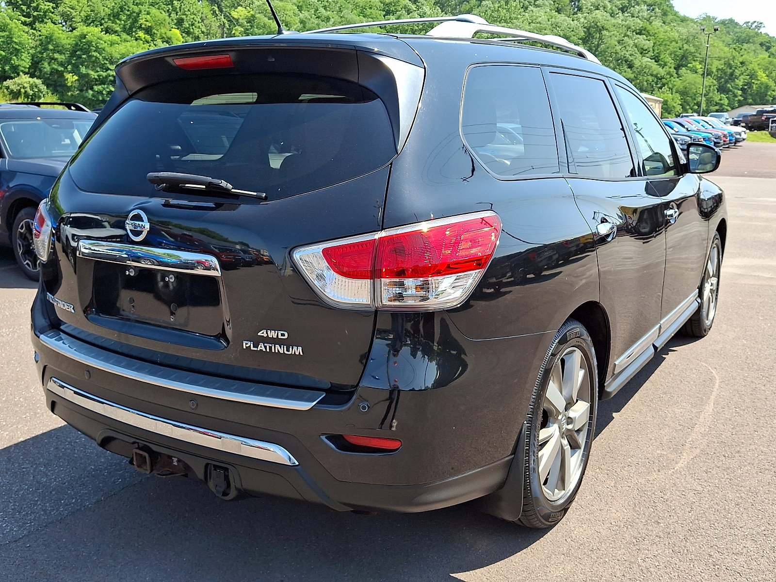 Used 2015 Nissan Pathfinder Platinum w/ Family Entertainment Package AWD/4WD image 10