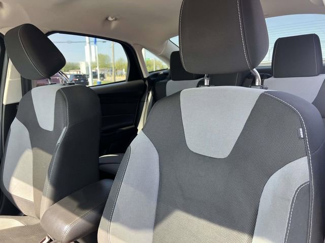 Used 2012 Ford Focus SE FWD image 23