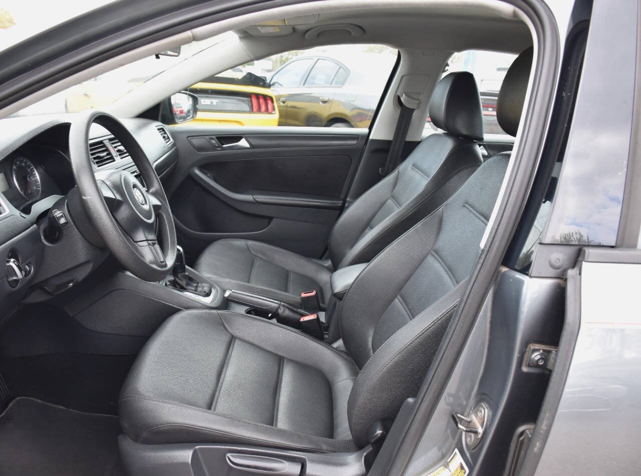 Used 2012 Volkswagen Jetta SE FWD image 12