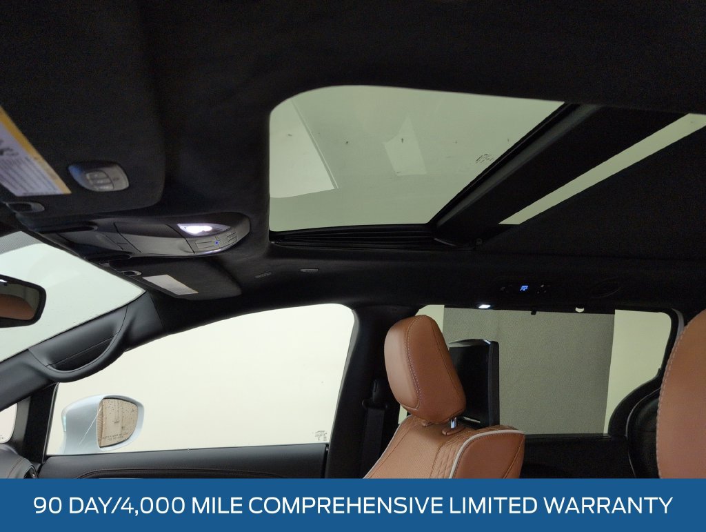 Used 2024 Chrysler Pacifica Pinnacle FWD image 9