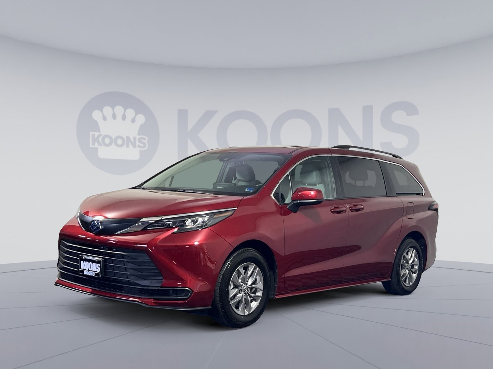 Used 2025 Toyota Sienna LE w/ LE Plus Package