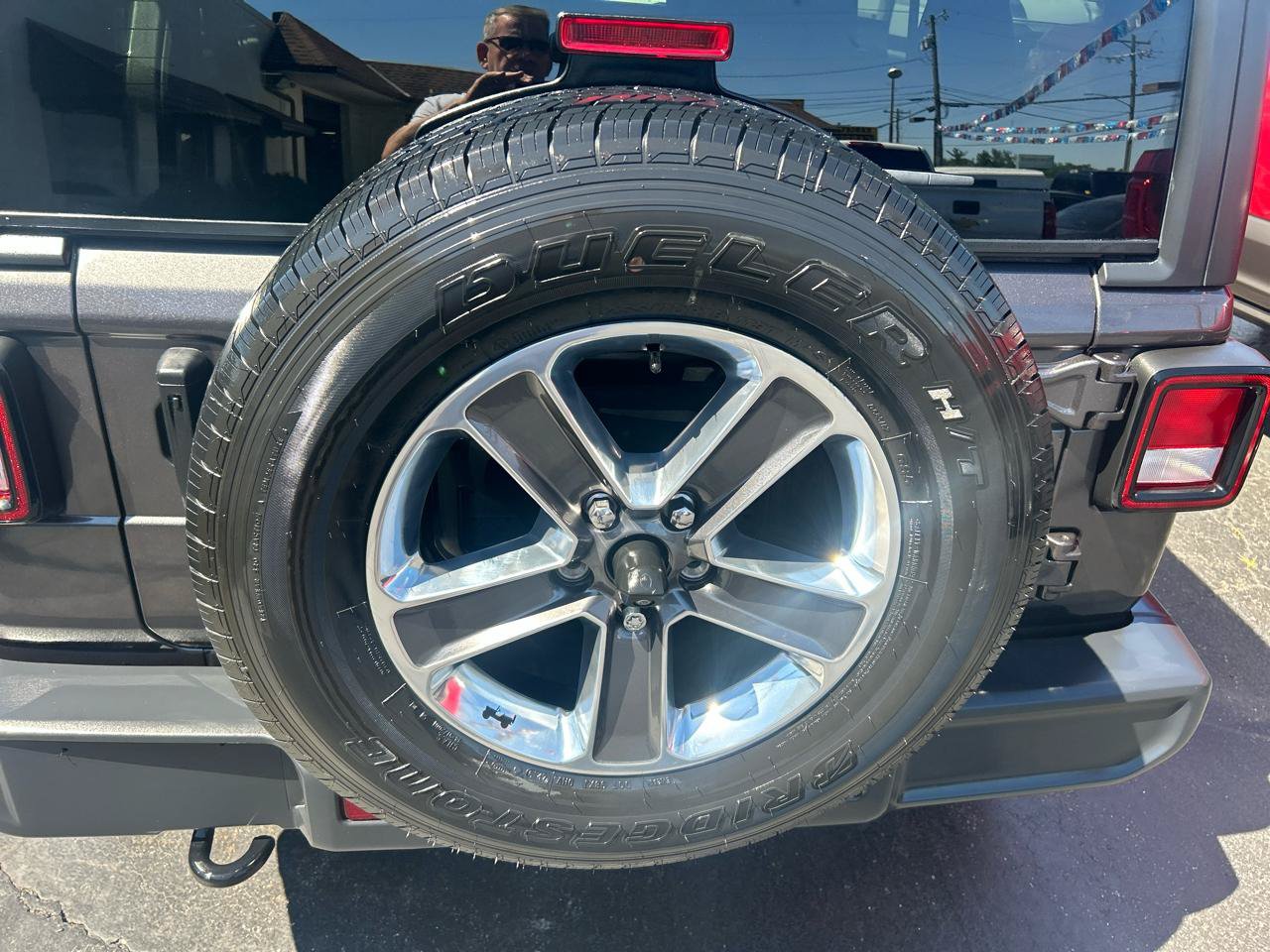 Used 2020 Jeep Wrangler Unlimited Sahara AWD/4WD image 9